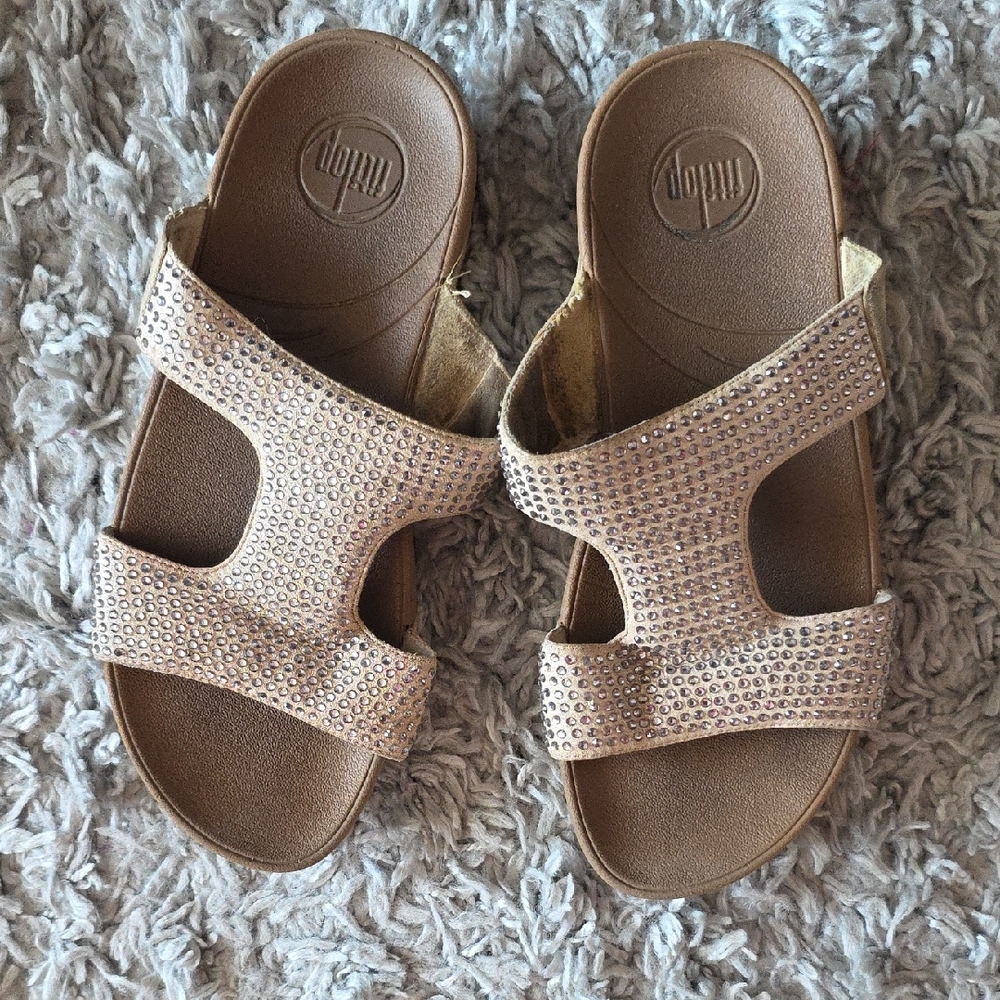 FIT FLOP Tan Sandals with Crisscross Straps